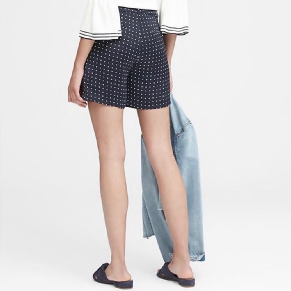 NWOT - Banana Republic - Chino shorts in Navy/White Polka Dots - Size 4